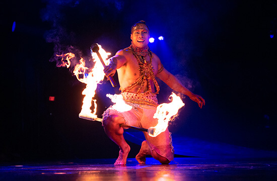 5.Fire Knife Danceファイヤーナイフ・ダンス