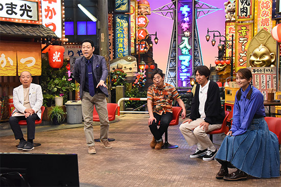 山本浩之、東野幸治、メッセンジャー黒田、コカドケンタロウ(ロッチ)、岡田結実