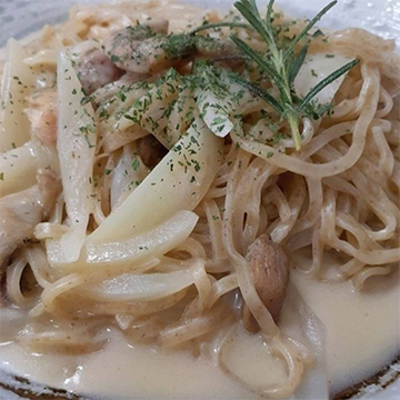 mire kitchencar / 豆乳チーズクリームパスタ ほか