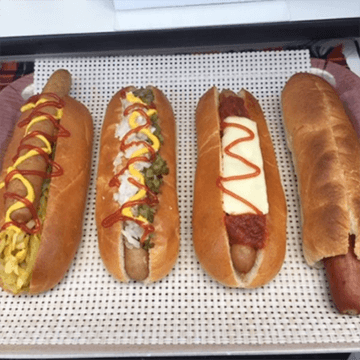 ホットドッグcafe deli / ホットドック4種類(カレーキャベツ、オニオンピクルスetc)ほか