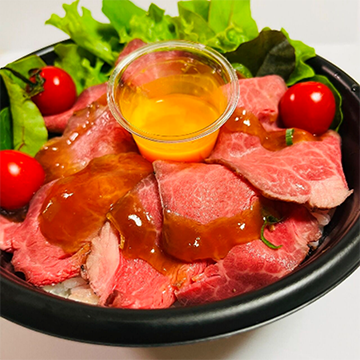 フルーツキャンディーカフェ / ローストビーフ丼 ほか