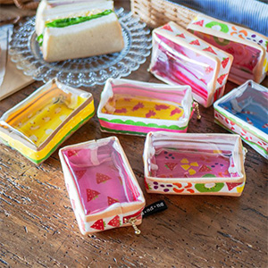 四角サンドのクリアポーチ（タマゴ・フルーツ・イチゴ）