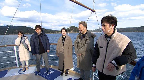 峯岸みなみ、藤本敏史(FUJIWARA)、舘山聖奈(カンテレアナウンサー)、フットボールアワー(岩尾望、後藤輝基)