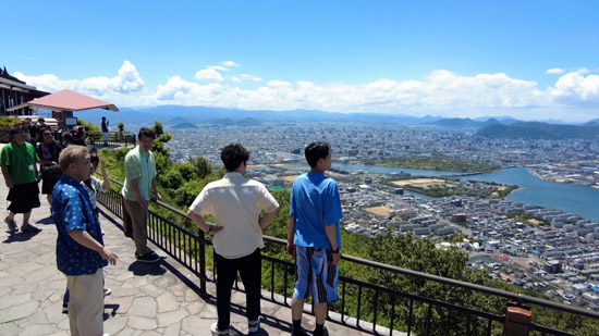舘山アナウンサー、フットボールアワー、アインシュタイン
