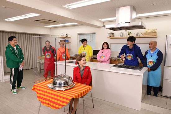 博多華丸・大吉、千鳥、黒沢かずこ(森三中)、デヴィ・スカルノ、mako(料理研究家)、5GAP