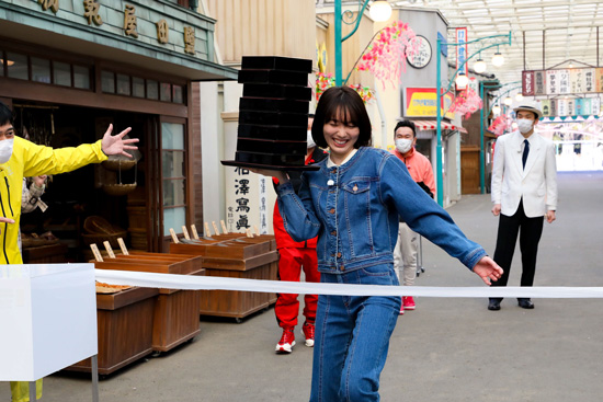 西野七瀬、飯豊まりえ、かまいたち(山内健司、濱家隆一)
