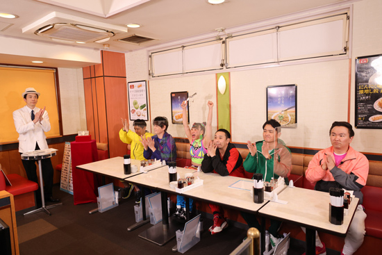 かまいたち(山内健司、濱家隆一)、フワちゃん、博多大吉(博多華丸・大吉)、千鳥(大悟、ノブ)