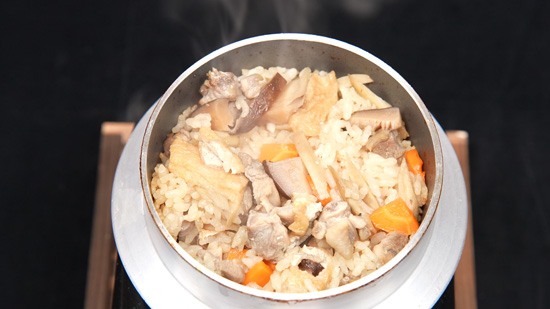 博多華丸・ 大吉かしわ飯