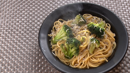 しらすとブロッコリーのワンパン和風パスタ