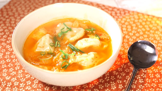 キムチ餃子スープ（2人分）