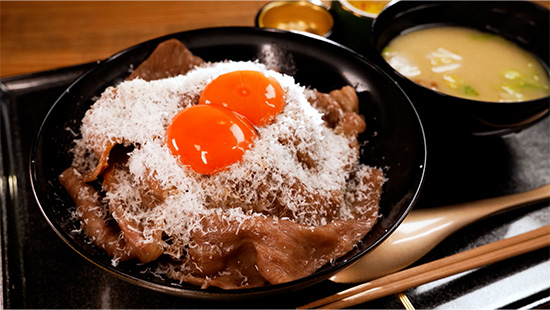 和牛専門 牛めし 前田優