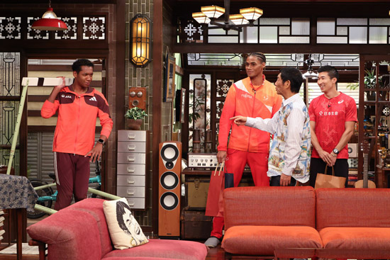 桐生祥秀、村竹ラシッド、中島佑気ジョセフ、明石家さんま