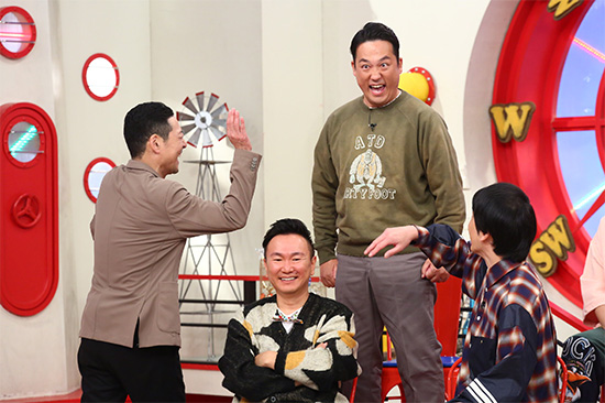 東野幸治、かまいたち（山内健司、濱家隆一） 、藤崎マーケット（田崎佑一） 