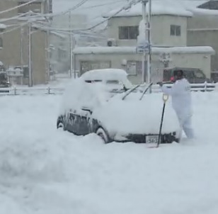 国道483号で冬用タイヤ規制へ　兵庫北部に大雪注意報発表　北近畿豊岡道・豊岡出石IC～春日ICで　規制は7日夕方5時半に開始予定