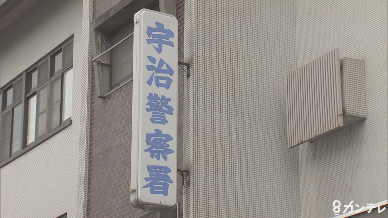 未明の交差点でひき逃げ事件　横断歩道を渡っていた49歳男性が車にはねられる　運転手は救護せず逃走　男性は腰の骨を折る重傷　京都・宇治市