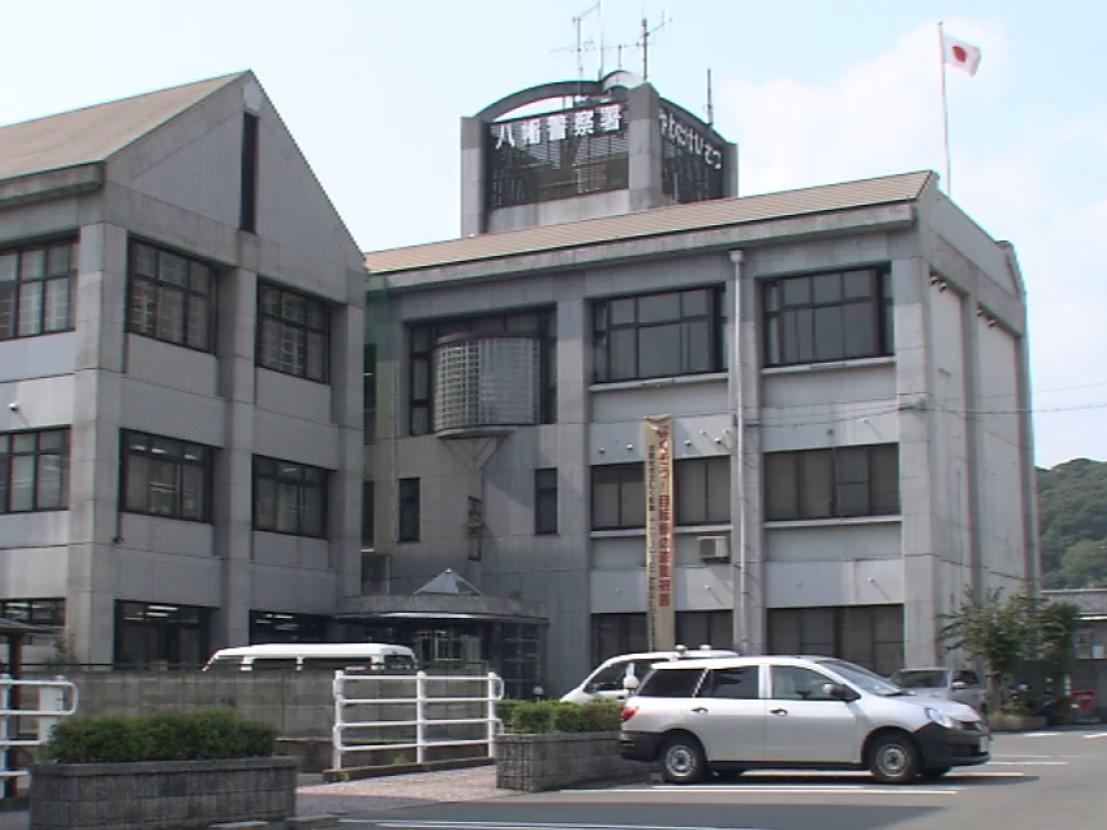 前を走っていたバイクに故意に衝突しけがをさせた疑い　軽自動車に乗っていた夫婦を逮捕　運転手の妻は容疑否認し助手席の夫が「自分がハンドル切った」と容疑認める