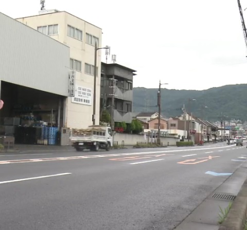 横断歩道のない道路を渡っていた高齢女性　軽トラックにはねられ死亡　運転していた21歳男を現行犯逮捕　東大阪市