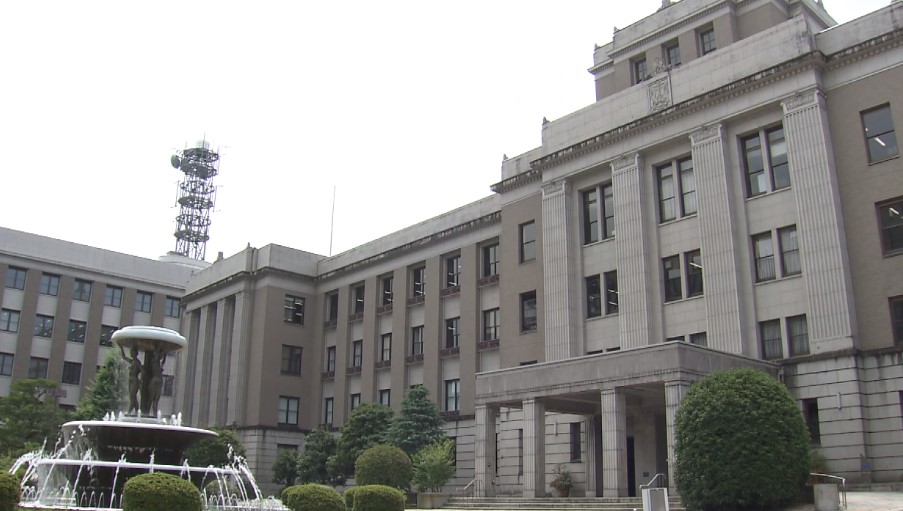 女性トイレに侵入して盗撮しようとした小学校の男性教師など3人を懲戒免職　滋賀県教育委員会