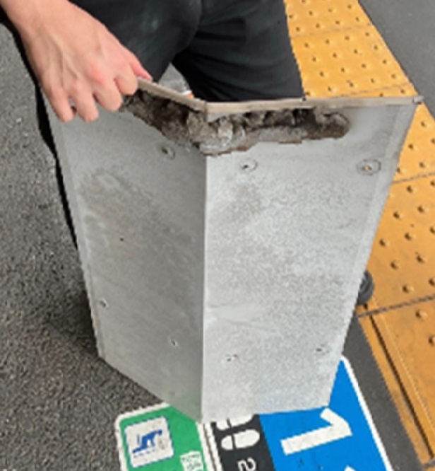 【速報】「線路に鉄板が落ちてきた」JR京都駅で約1.8キロの鋼板が落下　ホーム屋根の改修工事で置き忘れた部材か…高さ約6.4メートルから落下　　