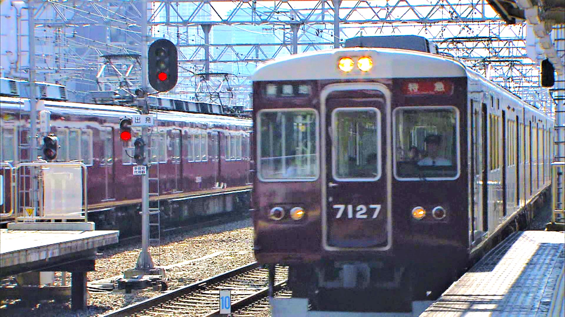 阪急電鉄が「中吊り広告」終了へ　来年4月4日を最後に　「情報を利用客に届ける媒体として役割果たしてきた」も「スマホなど情報の取得方法変化」や「より落ち着いた移動空間への期待の高まり」など理由に