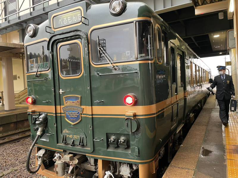 観光列車に乗るため北陸へ　鉄道好きの息子たちと「べるもんた」「花嫁のれん」に乗車　豪華な車両とご当地グルメに感動
