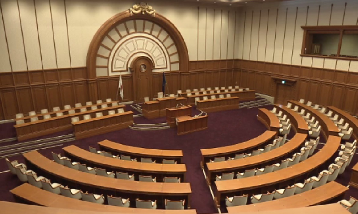 大阪市議会“過半数”「維新」が“81人→70人の削減案”を承認　各党の思いは　議員1人に対し市民3万9000人の状態に　公約は実現の一方「少数意見は届くのか」の声