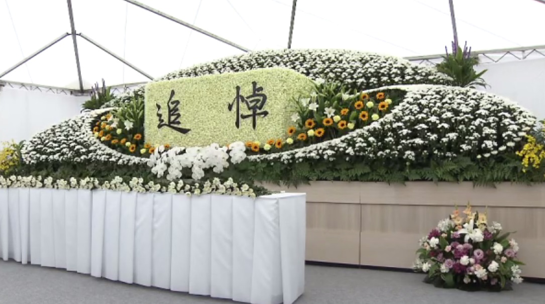 京アニ放火事件4年　跡地で追悼式　弔辞で「できるのは作品を創り続け『志』を未来へつなぐこと」