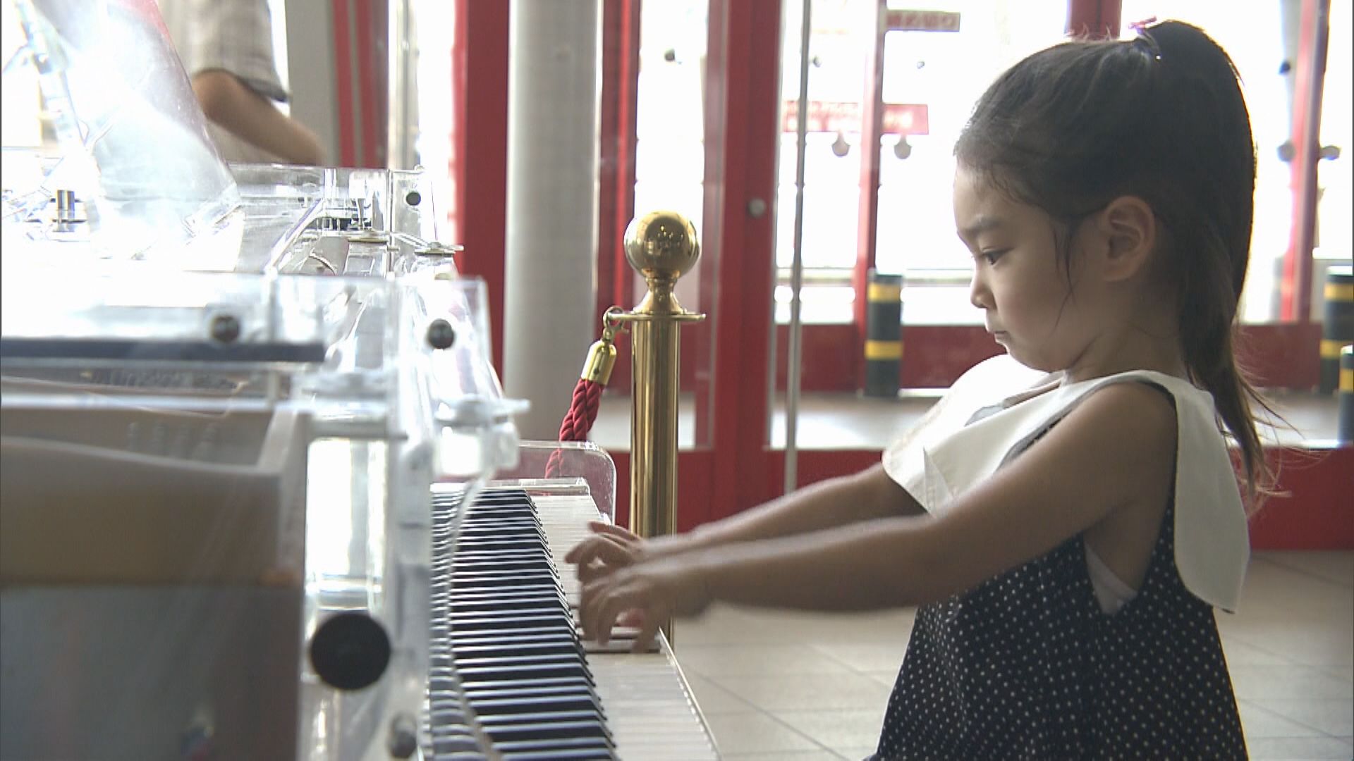 「うるさい！」「不愉快！」の苦情も　自由に弾けるストリートピアノ　制限はどこまで必要？　Youtubeでも活躍するピアニストは「日本に合ったルールを」