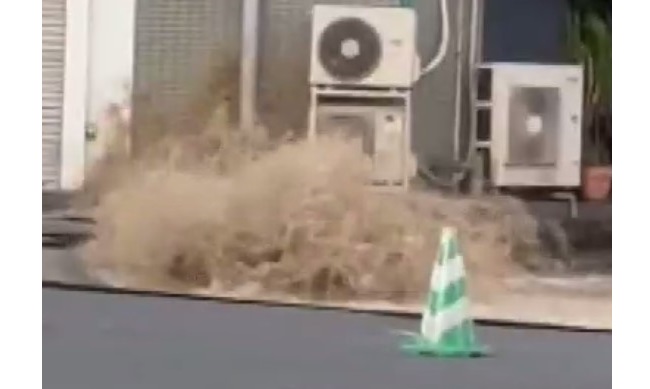地盤沈下による地下水流出　原因は下水トンネル工事か…　周辺の5店舗では断水続く「トイレが困る」　
