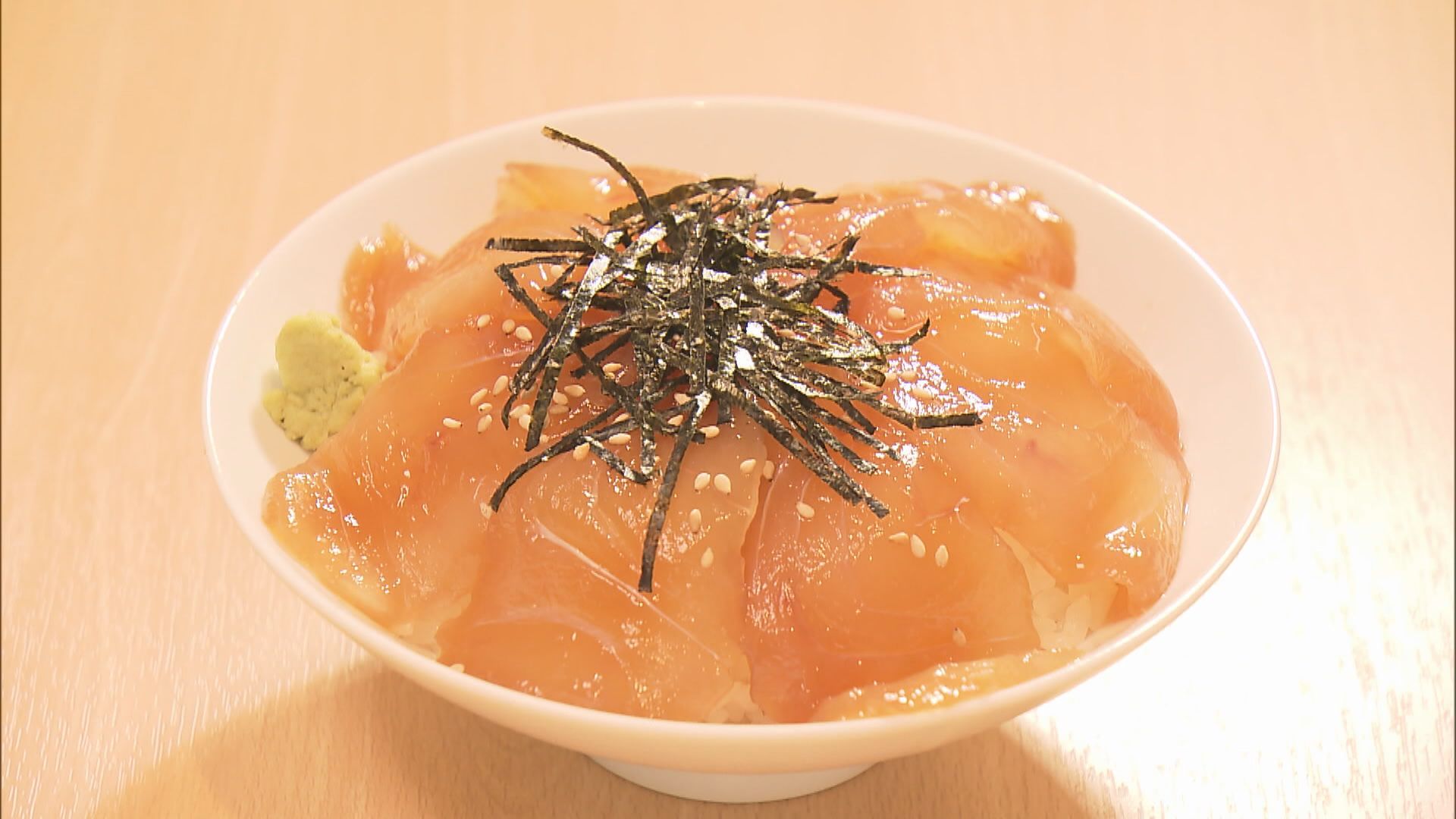 日替わり丼は破格の500円　市場に出回らない『未利用魚』を使用　京都に海鮮丼専門店がオープン