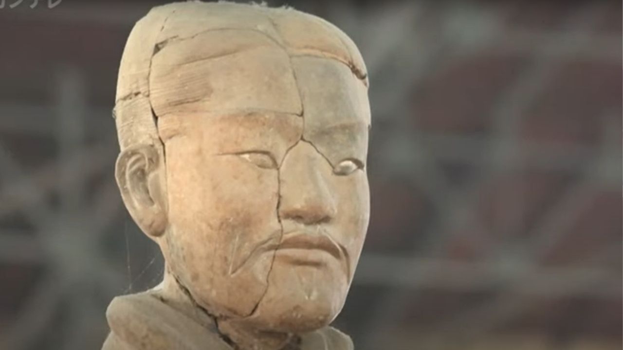 レア 兵馬俑一號坑 世界八大奇迹 置物 オブジェ ガラス製品 精巧 西安のシンボル、兵馬俑は世界の八大奇跡のひとつ。一号坑の壮観