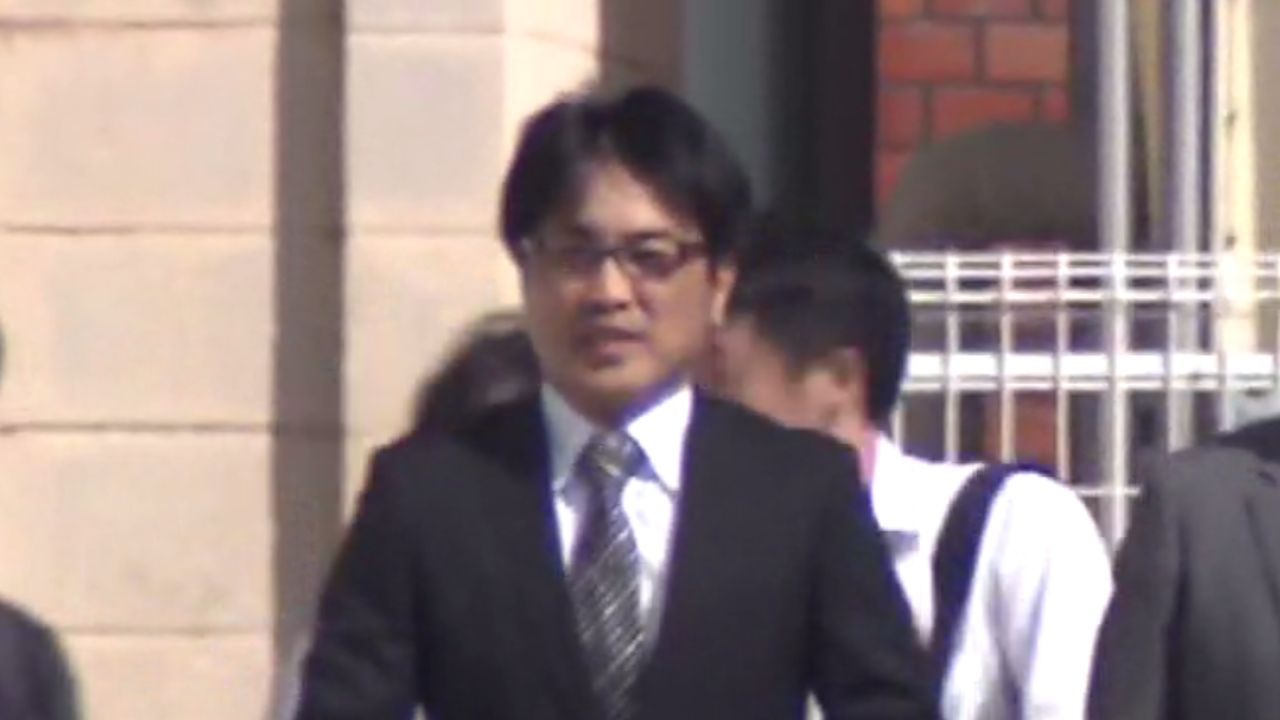 「痛みを治してくれ。足を動くようにしてくれ。そうじゃなければ死ぬ」手術ミスで腰の神経一部切断　患者は両脚のまひなど後遺症　赤穂市民病院に勤務していた医師を業務上過失致傷の罪で在宅起訴