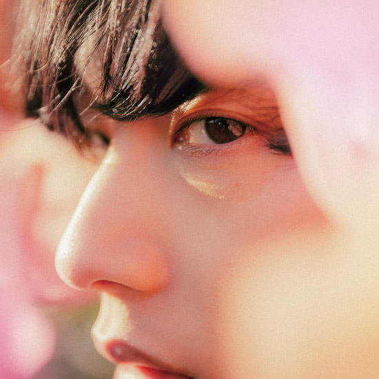 4th アルバム「COLORLESS」 NOW ON SALE