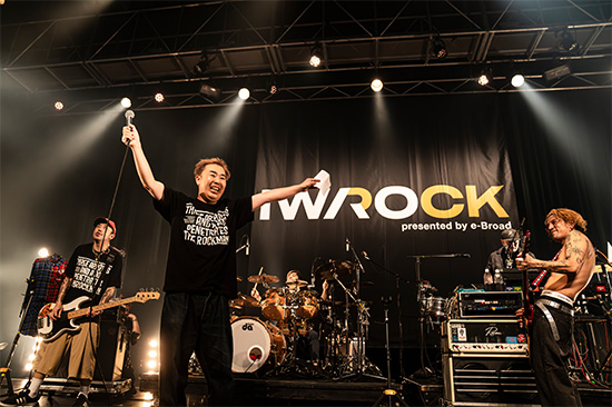 「IWA ROCK」