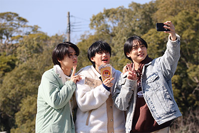 真弓孟之（AmBitious）、野田開仁、田所蒼大