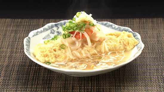 残ったそうめんで海鮮和風あんかけオムレツ