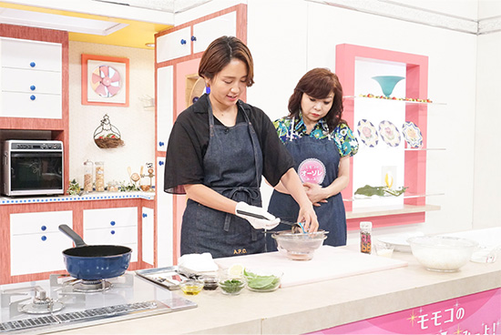 和田明日香、ハイヒールモモコ