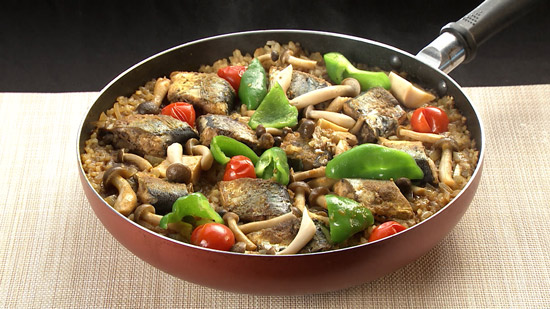 カレーとサンマのパエリア