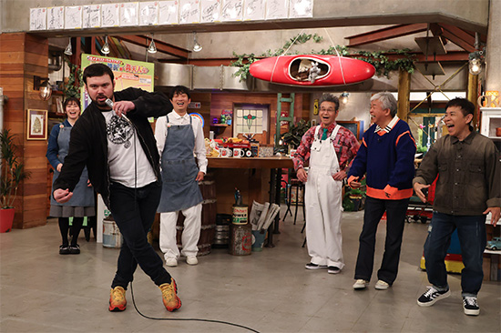 田中友梨奈（カンテレアナウンサー）、ウルフアロン、石田明（NON STYLE)、間寛平、村上ショージ、岡村隆史（ナインティナイン）