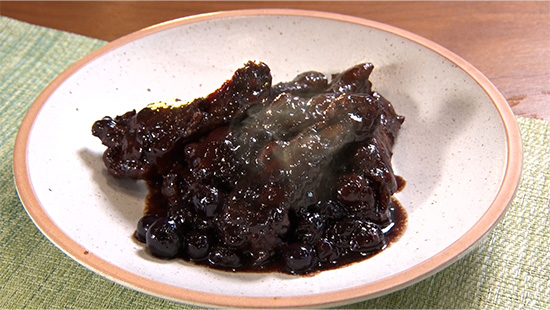 手羽元のどろソースブルーベリー煮込み