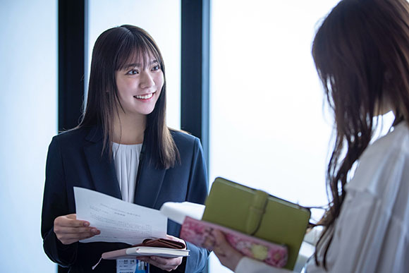 川津明日香、鈴木ゆうか