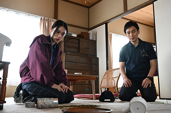 八木莉可子、草彅剛