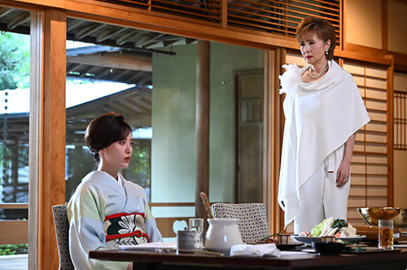 月城かなと、小柳ルミ子