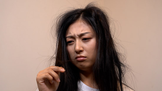 【テーマ名】梅雨の季節に気になる 「うねり髪」の解決法