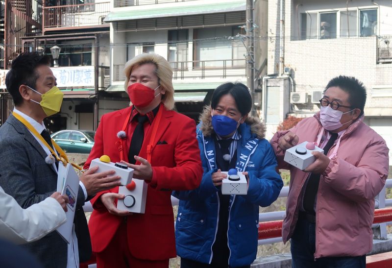 宇治原史規(ロザン)、カズレーザー(メイプル超合金)、日髙大介(クイズ作家)、矢野了平(クイズ作家)