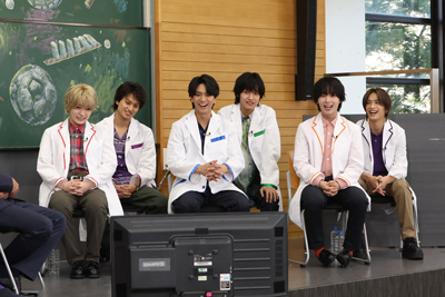 西畑大吾、小島健、正門良規、佐野晶哉、大西流星、高橋恭平