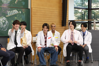 大橋和也、長尾謙杜、末澤誠也、草間リチャード敬太、道枝駿佑、藤原丈一郎