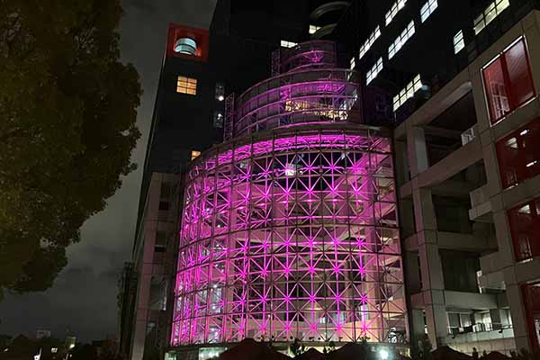 カンテレと阪急阪神グループ施設をピンクライトアップ