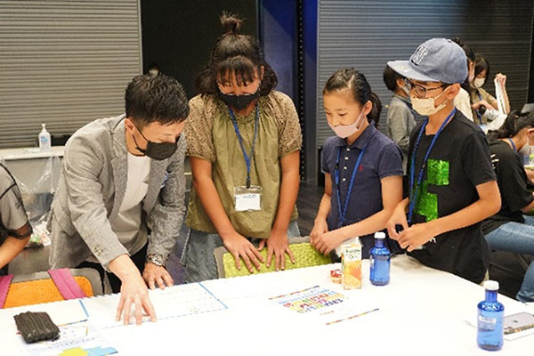 22年9月 「大阪こども未来国連会議」(前回)のワークショップ・アイデア発表の模様