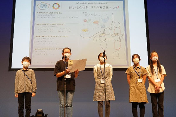 22年9月 「大阪こども未来国連会議」(前回)のワークショップ・アイデア発表の模様